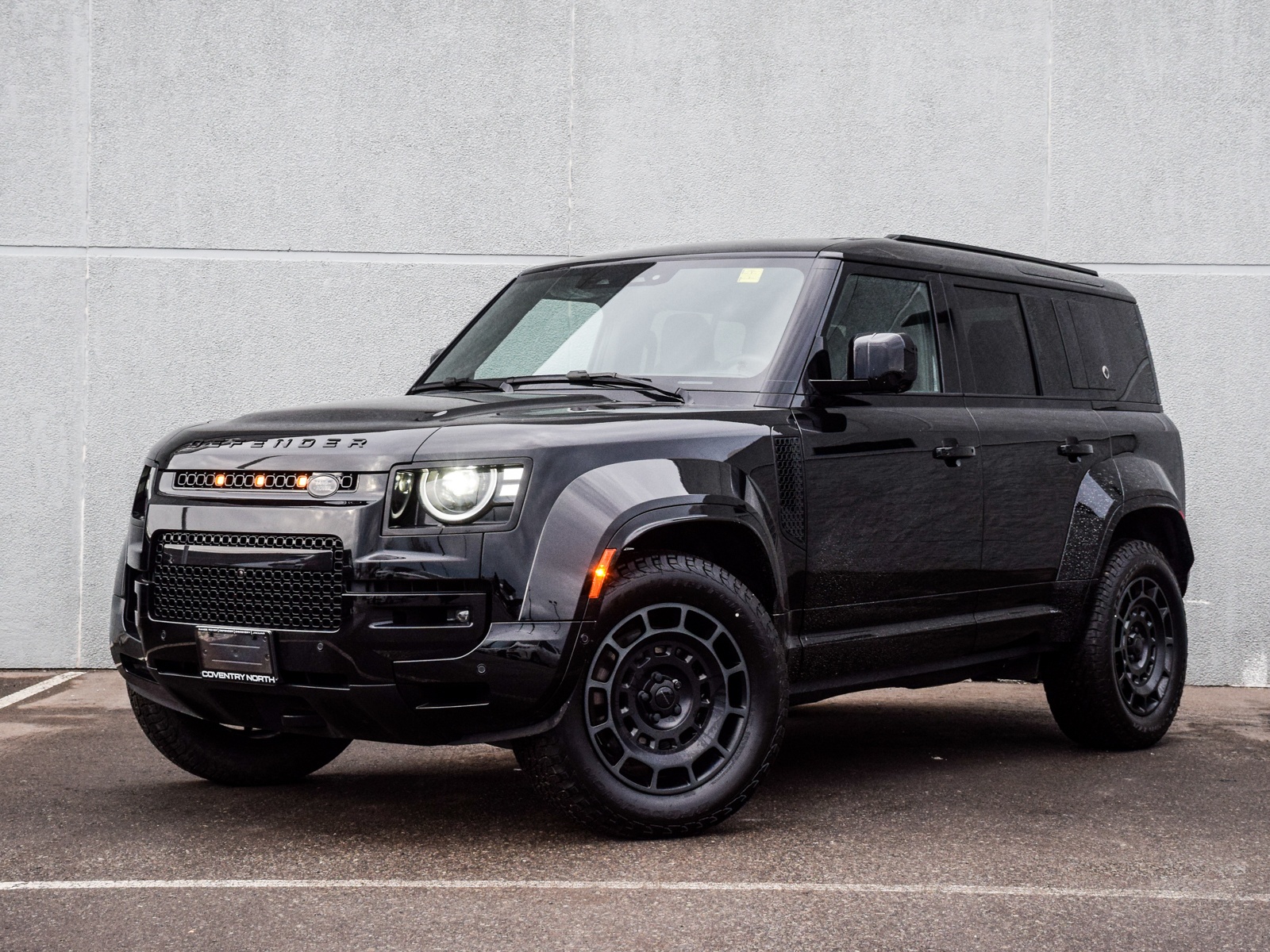 2026 Land Rover Defender OCTA Black