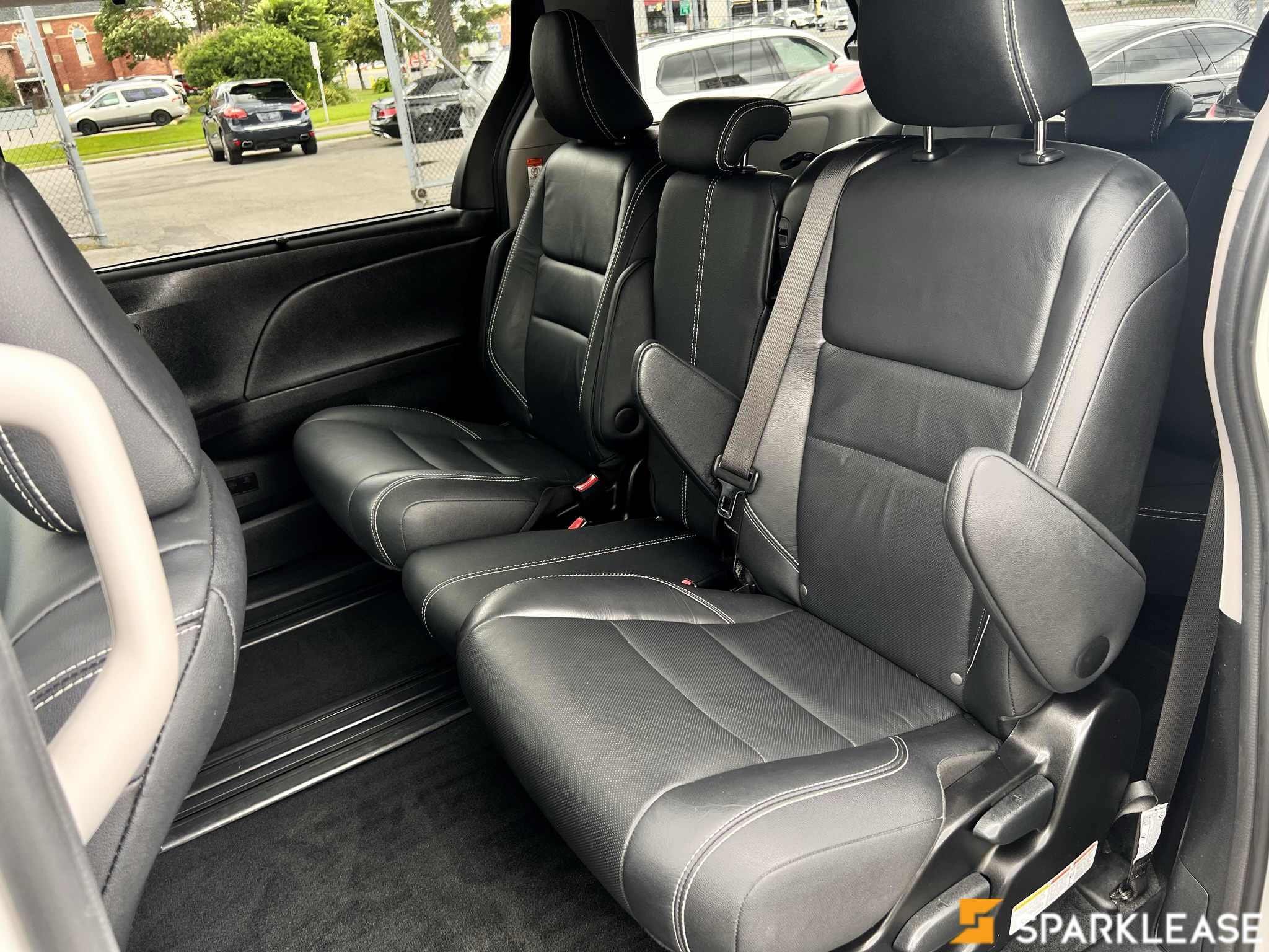 2017 Toyota  Sienna  5dr SE 8-Pass FWD , 多伦多, 五大行Finance估价