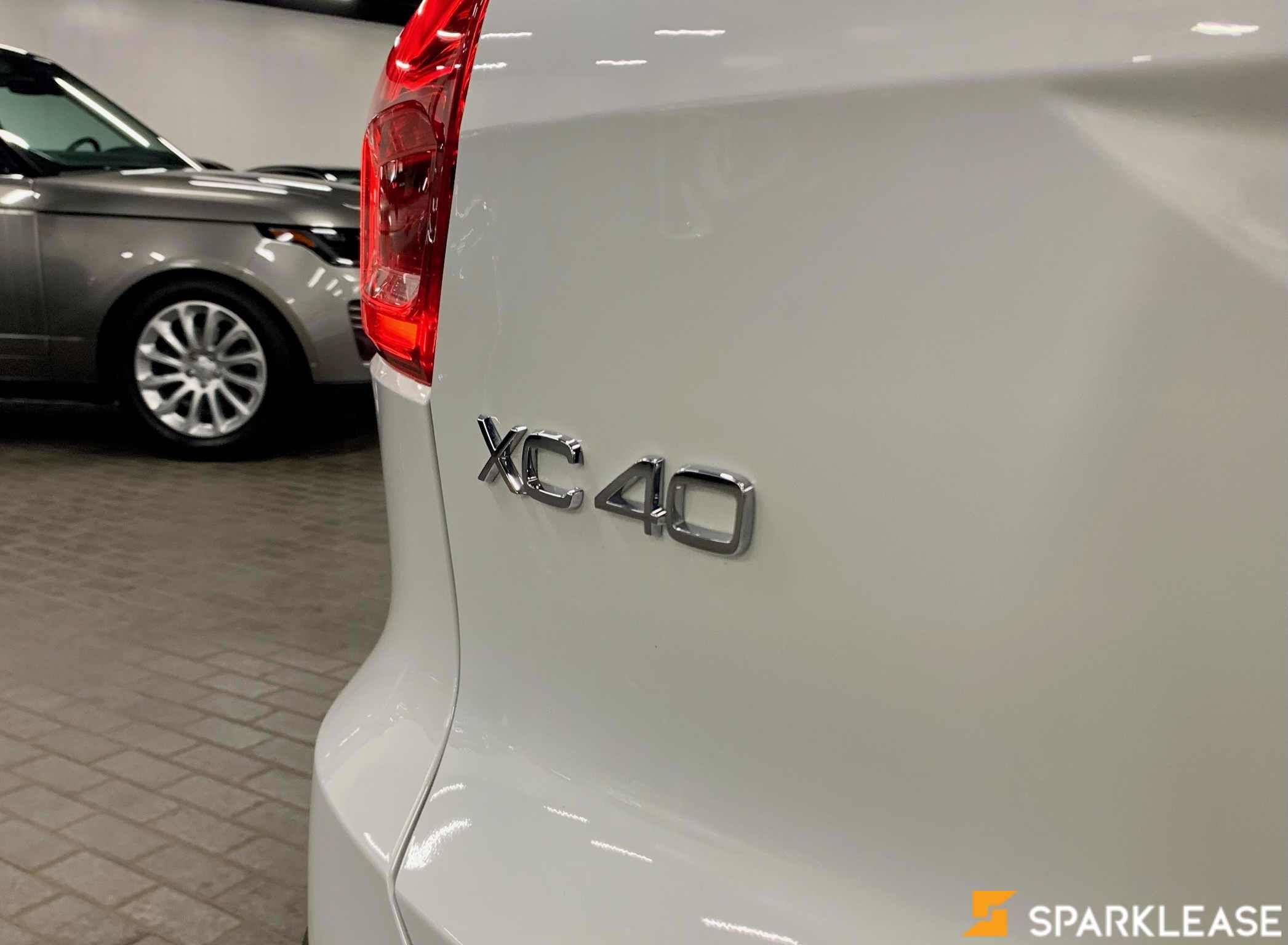 2022 Volvo XC40 T5 AWD R-Design, 多伦多, 五大行Finance估价