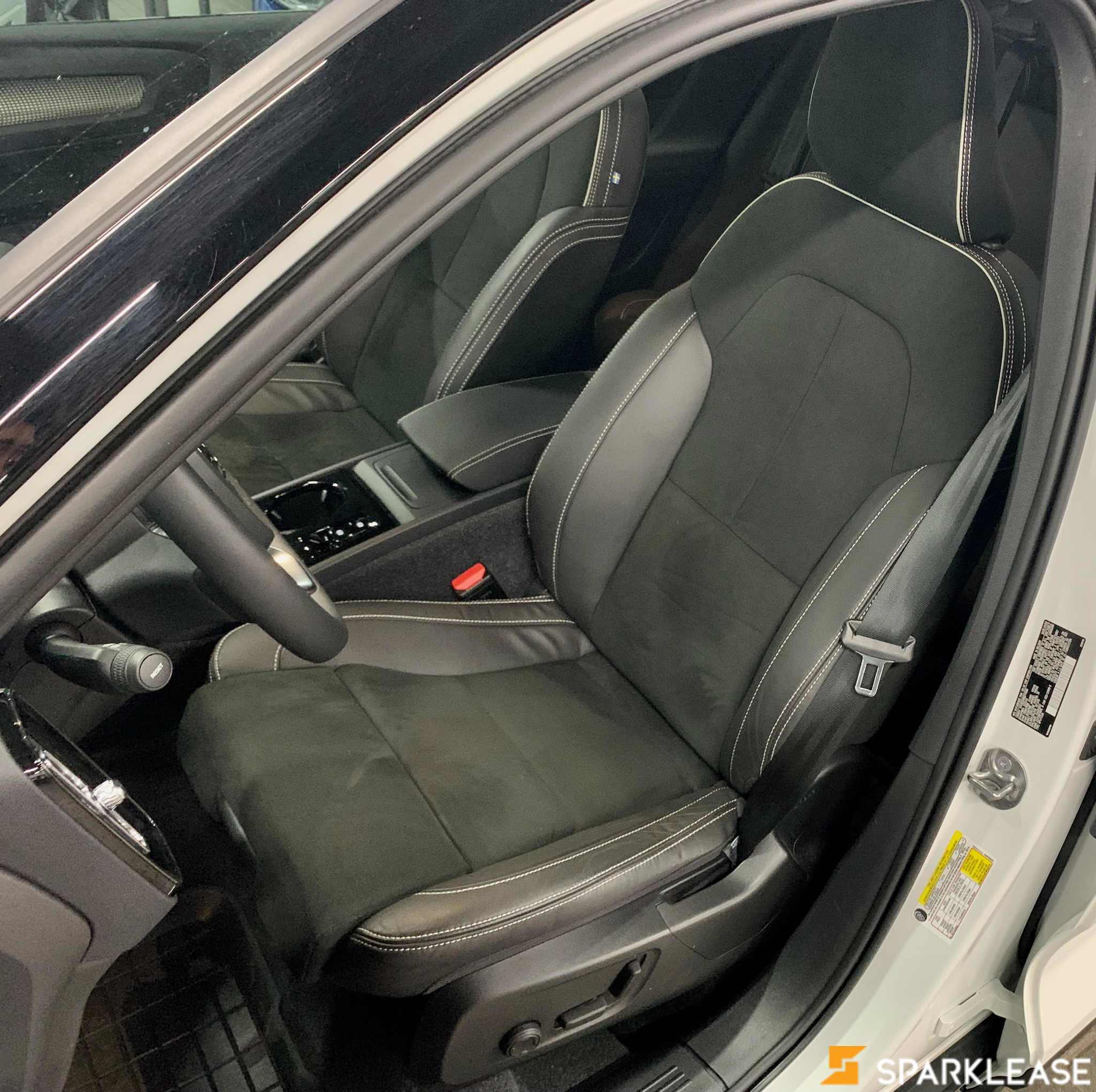 2022 Volvo XC40 T5 AWD R-Design, 多伦多, 五大行Finance估价