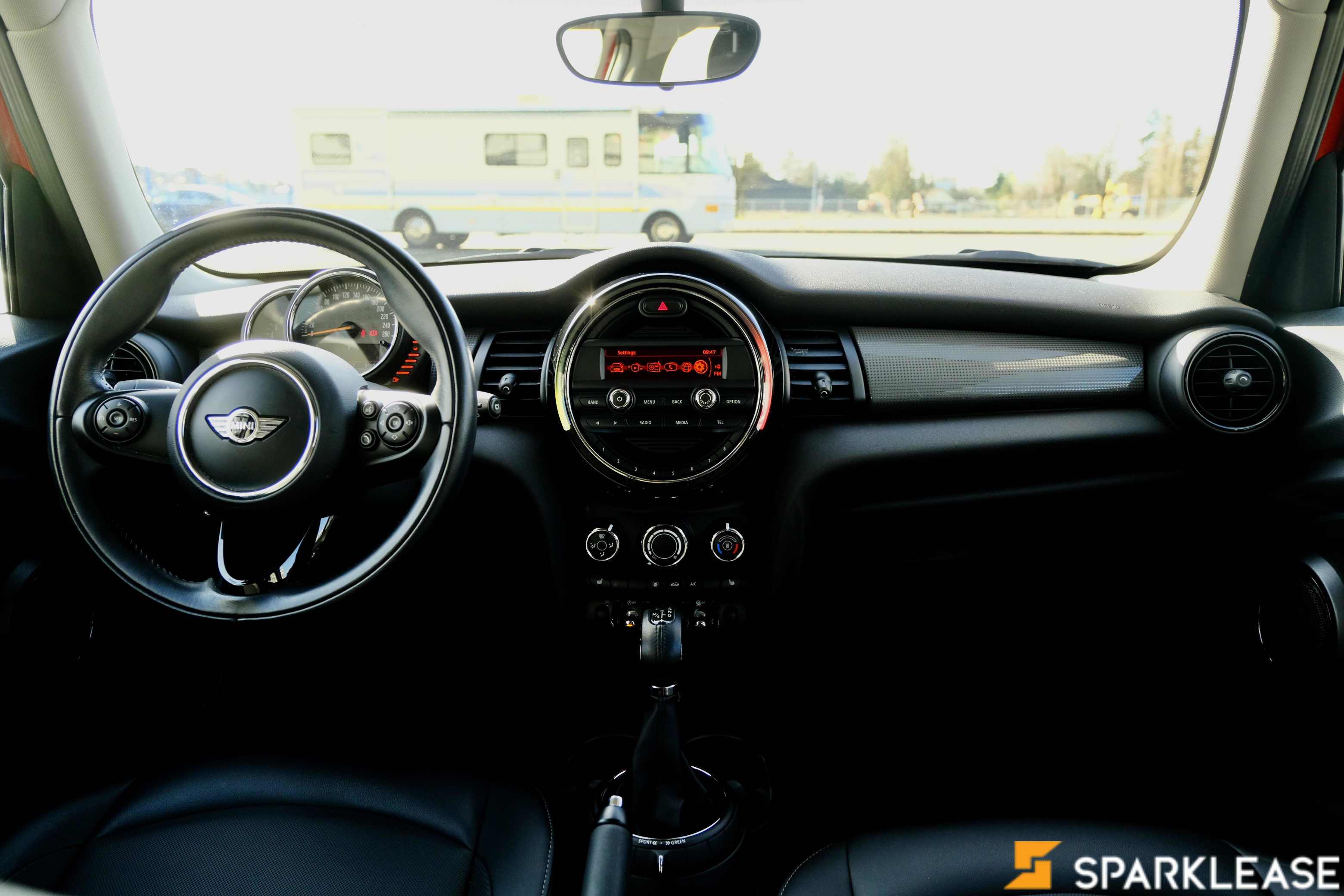 2015 MINI  Cooper Hardtop 5 Door  5dr HB , 温哥华, 五大行Finance估价