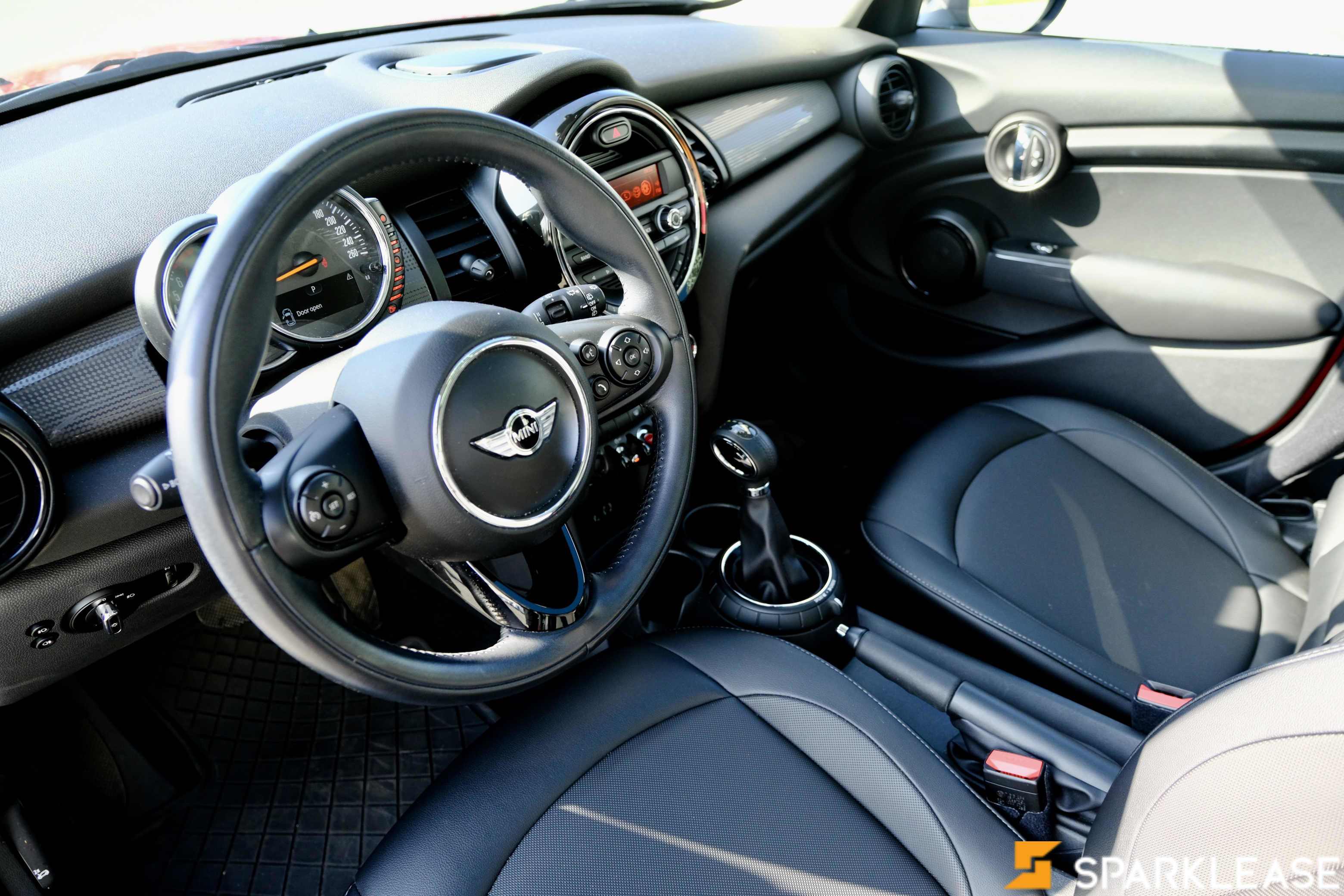 2015 MINI  Cooper Hardtop 5 Door  5dr HB , 温哥华, 五大行Finance估价