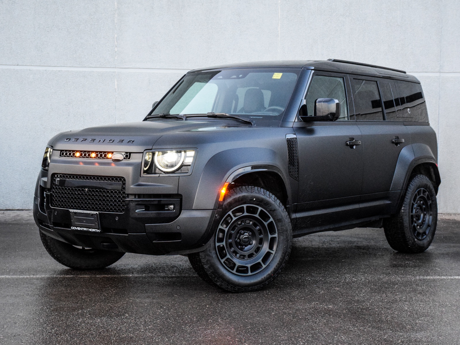 2026 Land Rover Defender OCTA Black