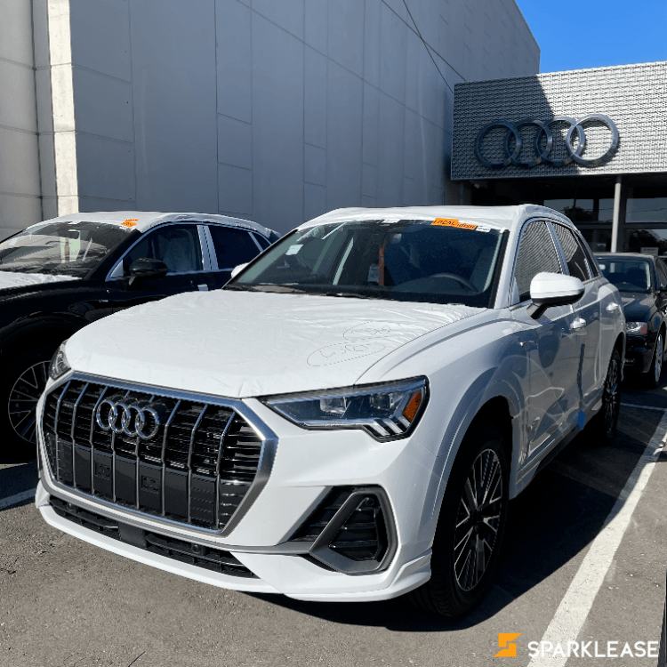 2022 Audi Q3 外白内黑现车, 多伦多, 原厂Lease方案