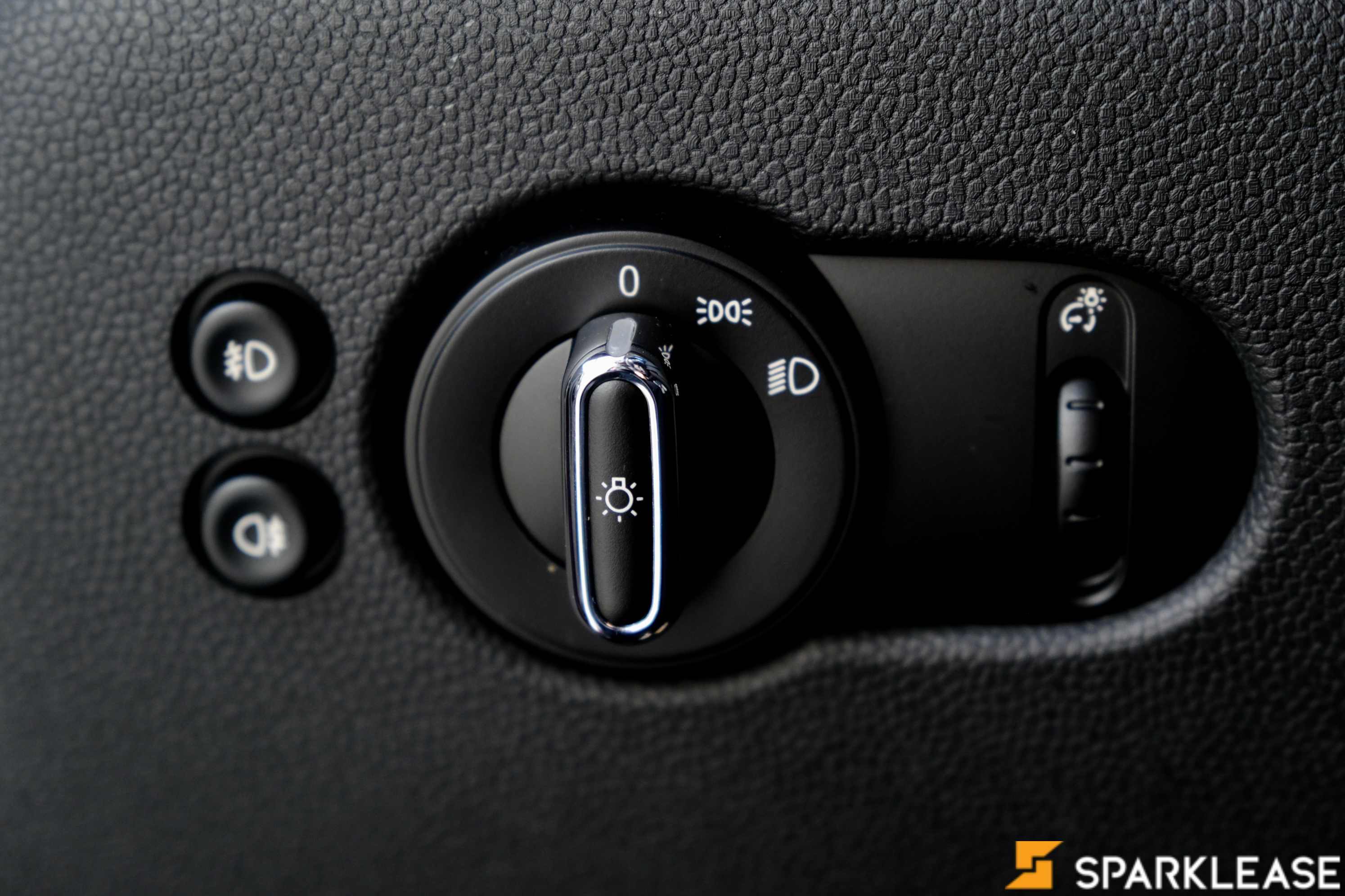 2015 MINI  Cooper Hardtop 5 Door  5dr HB , 温哥华, 五大行Finance估价