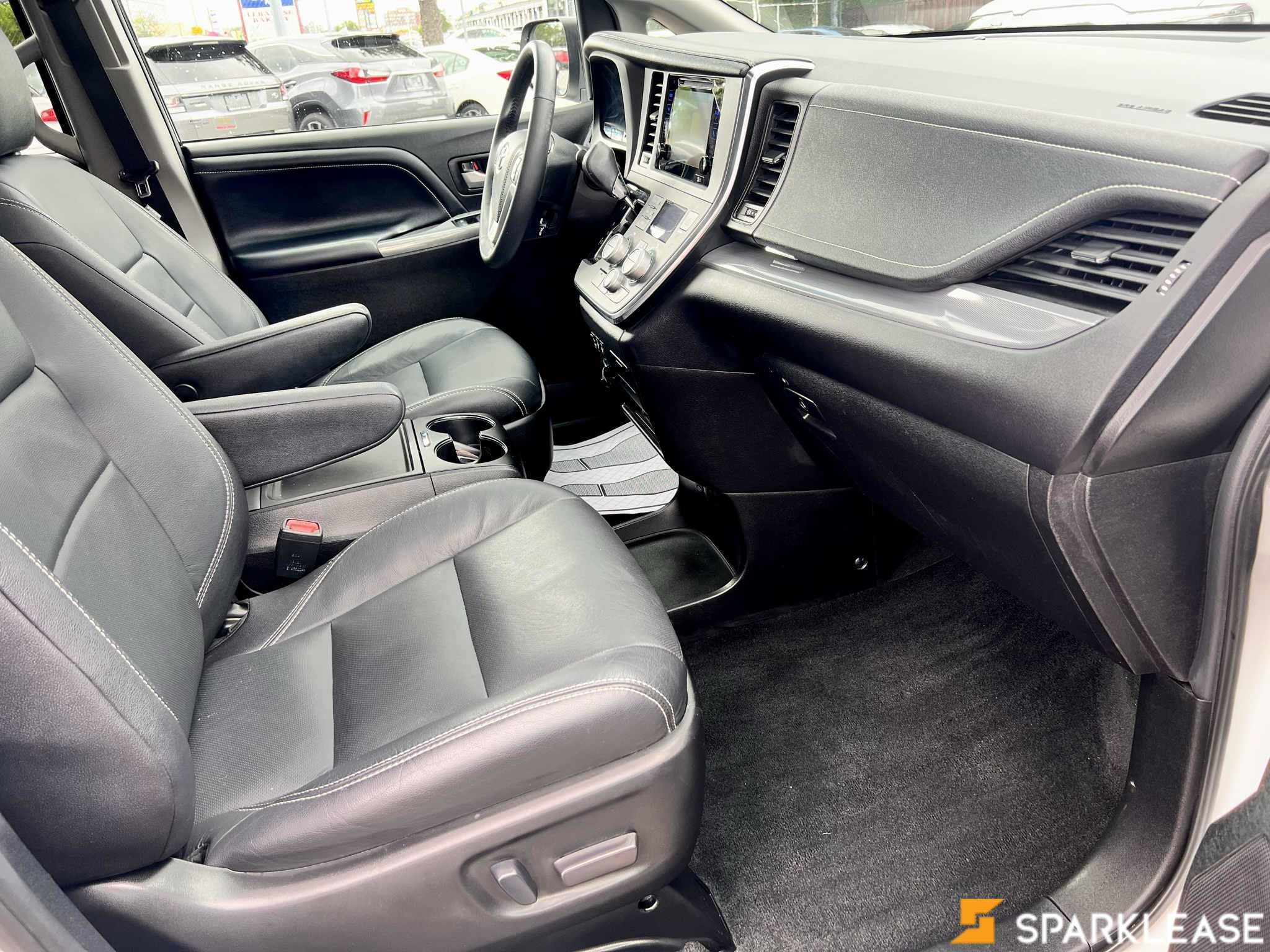 2017 Toyota  Sienna  5dr SE 8-Pass FWD , 多伦多, 五大行Finance估价