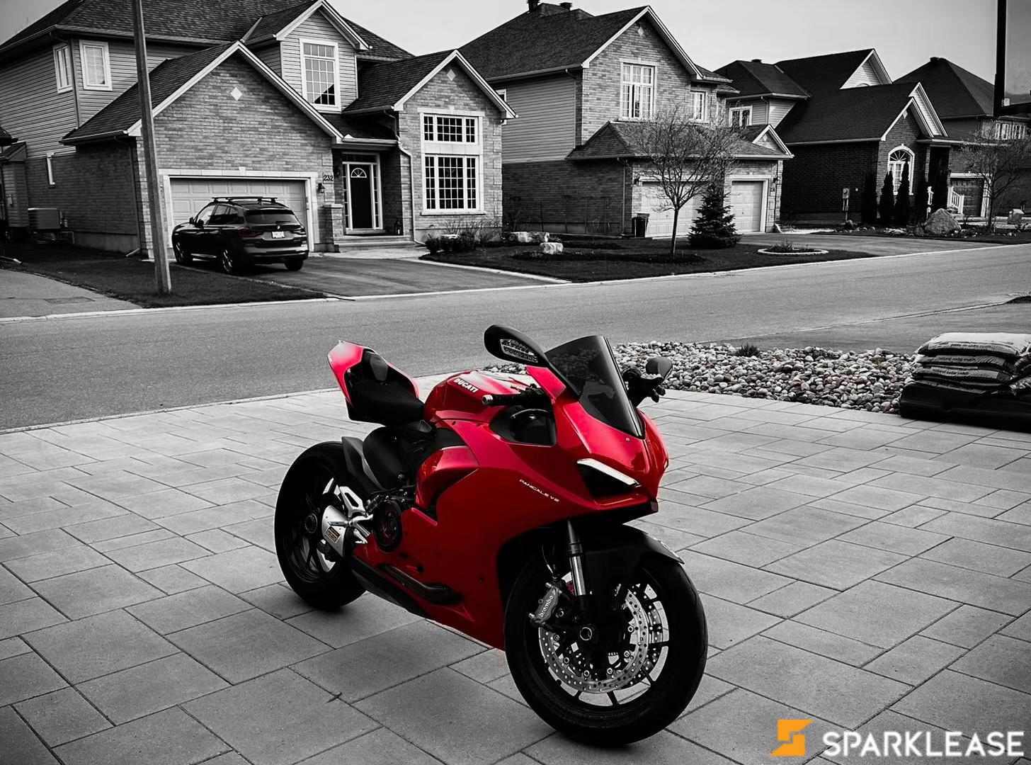 2021 Ducati V2, 多伦多, 全款