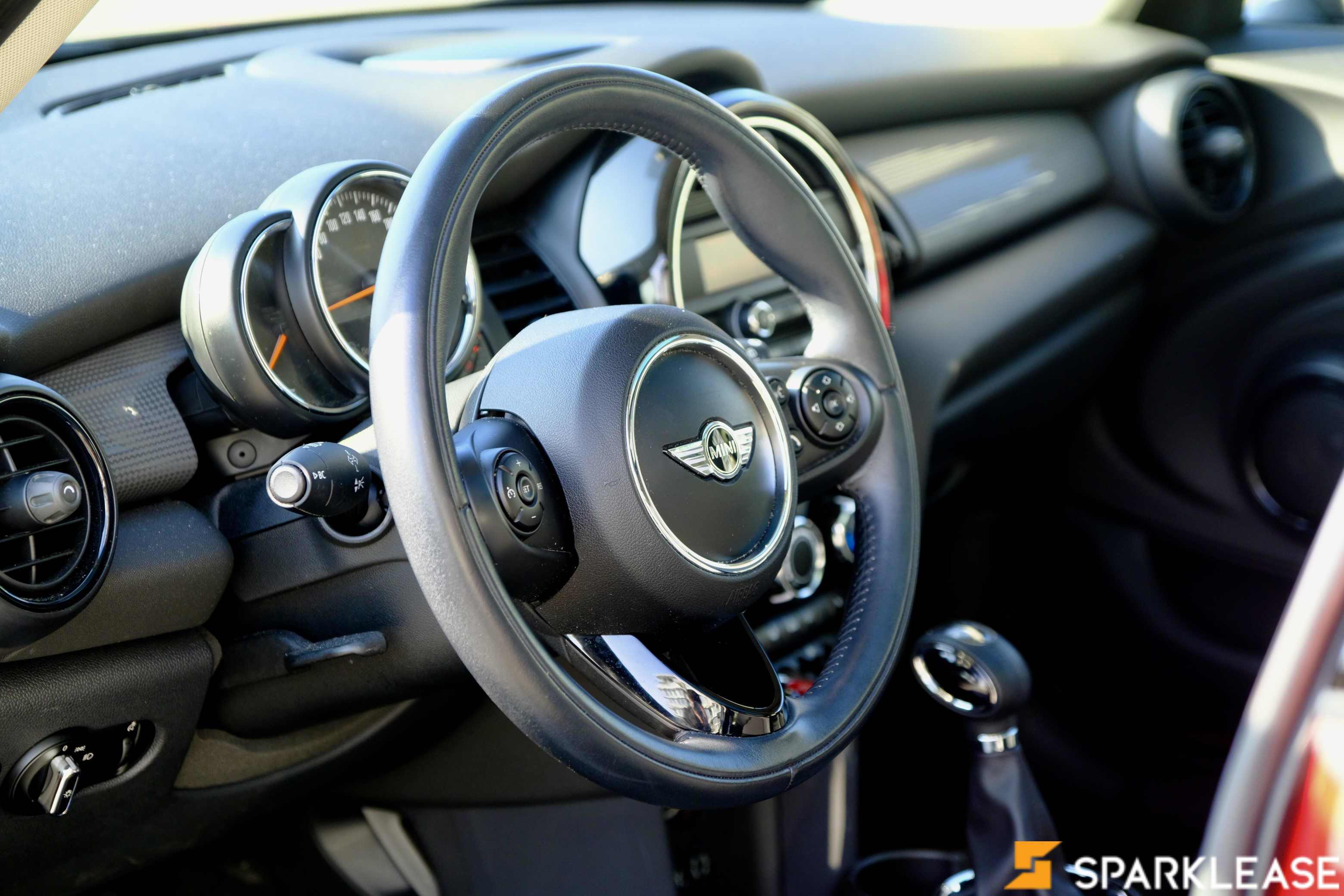 2015 MINI  Cooper Hardtop 5 Door  5dr HB , 温哥华, 五大行Finance估价