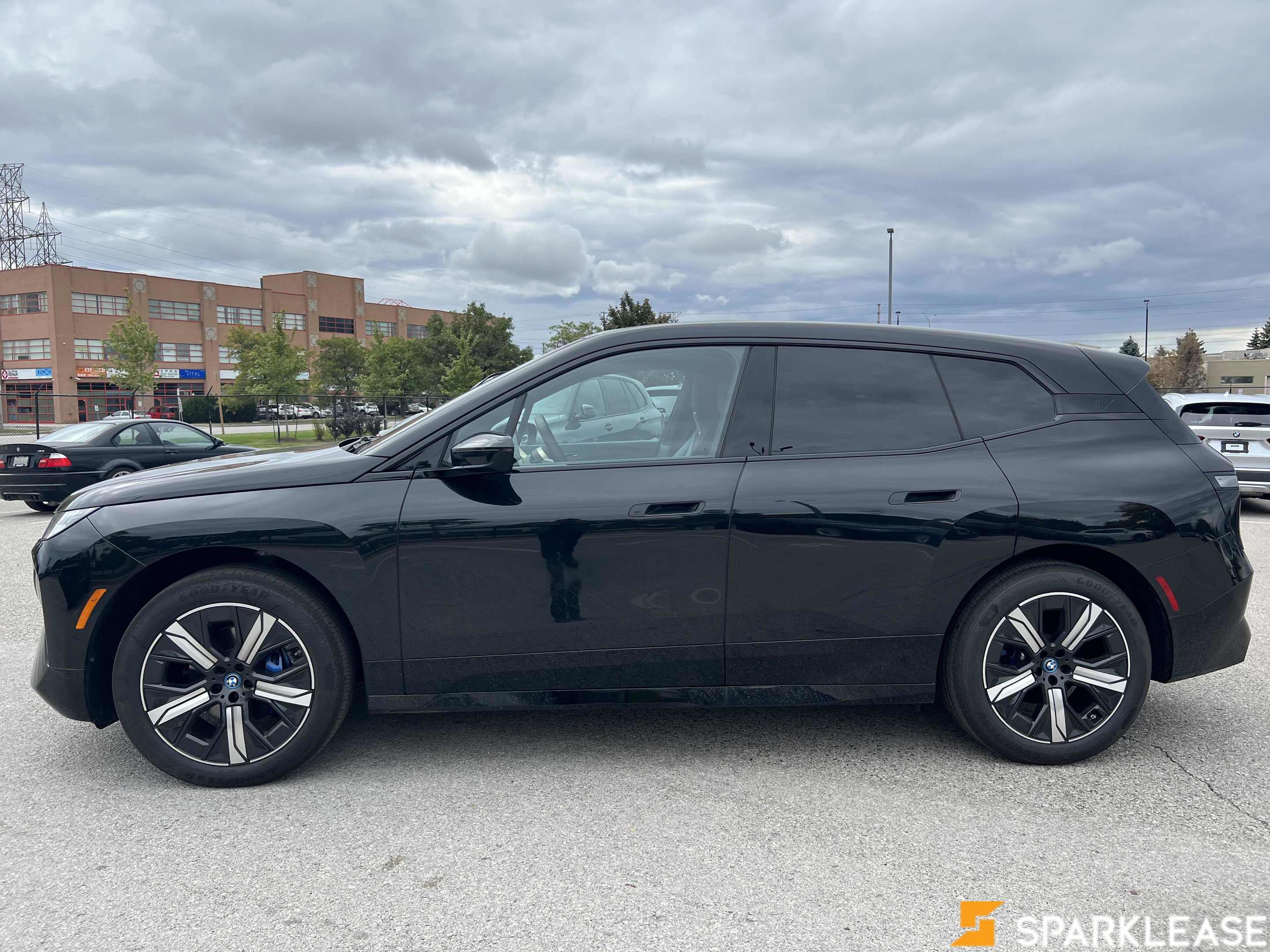 2023 BMW  iX  xDrive40 Sports Activity Vehicle , 多伦多, 五大行Finance估价