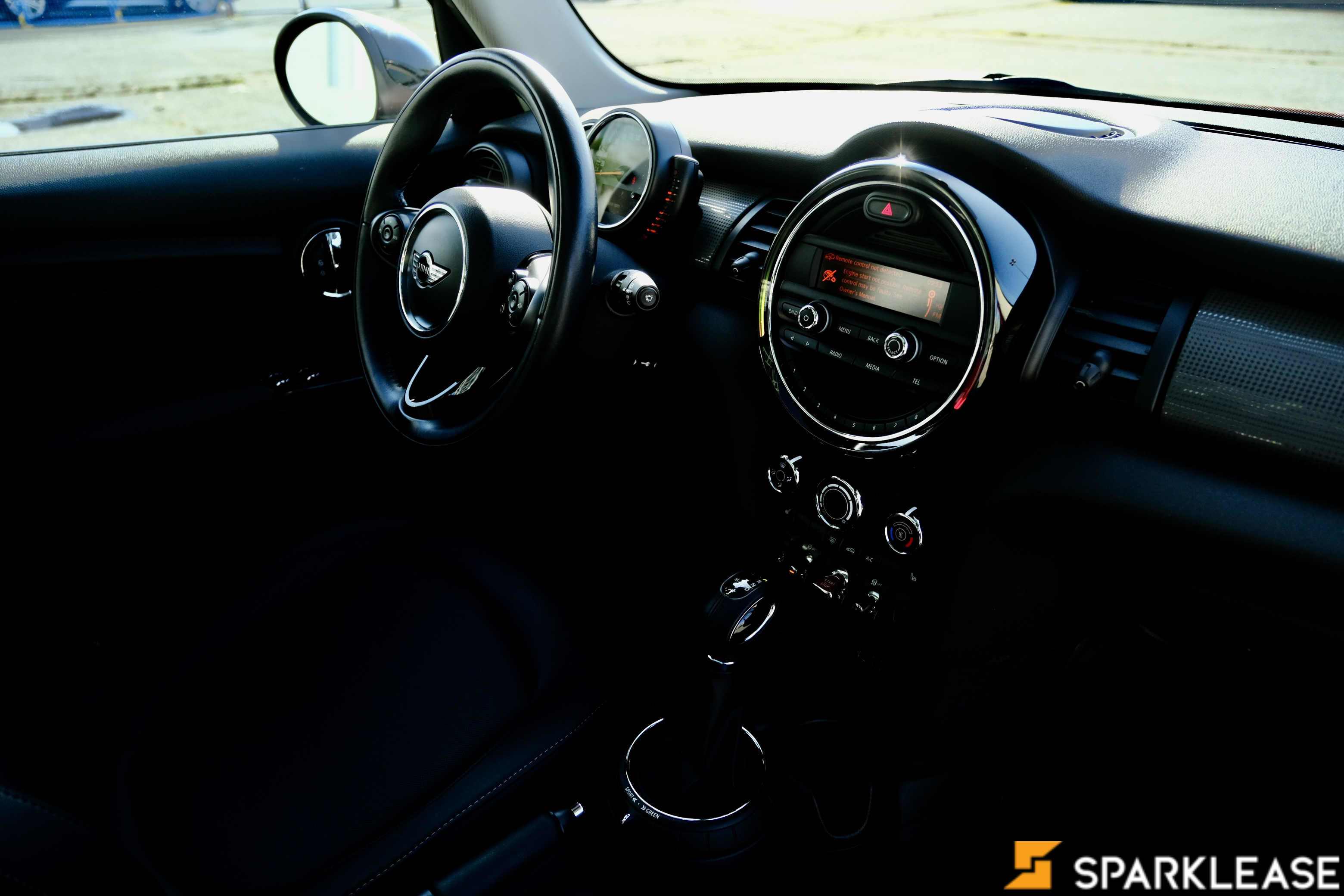 2015 MINI  Cooper Hardtop 5 Door  5dr HB , 温哥华, 五大行Finance估价