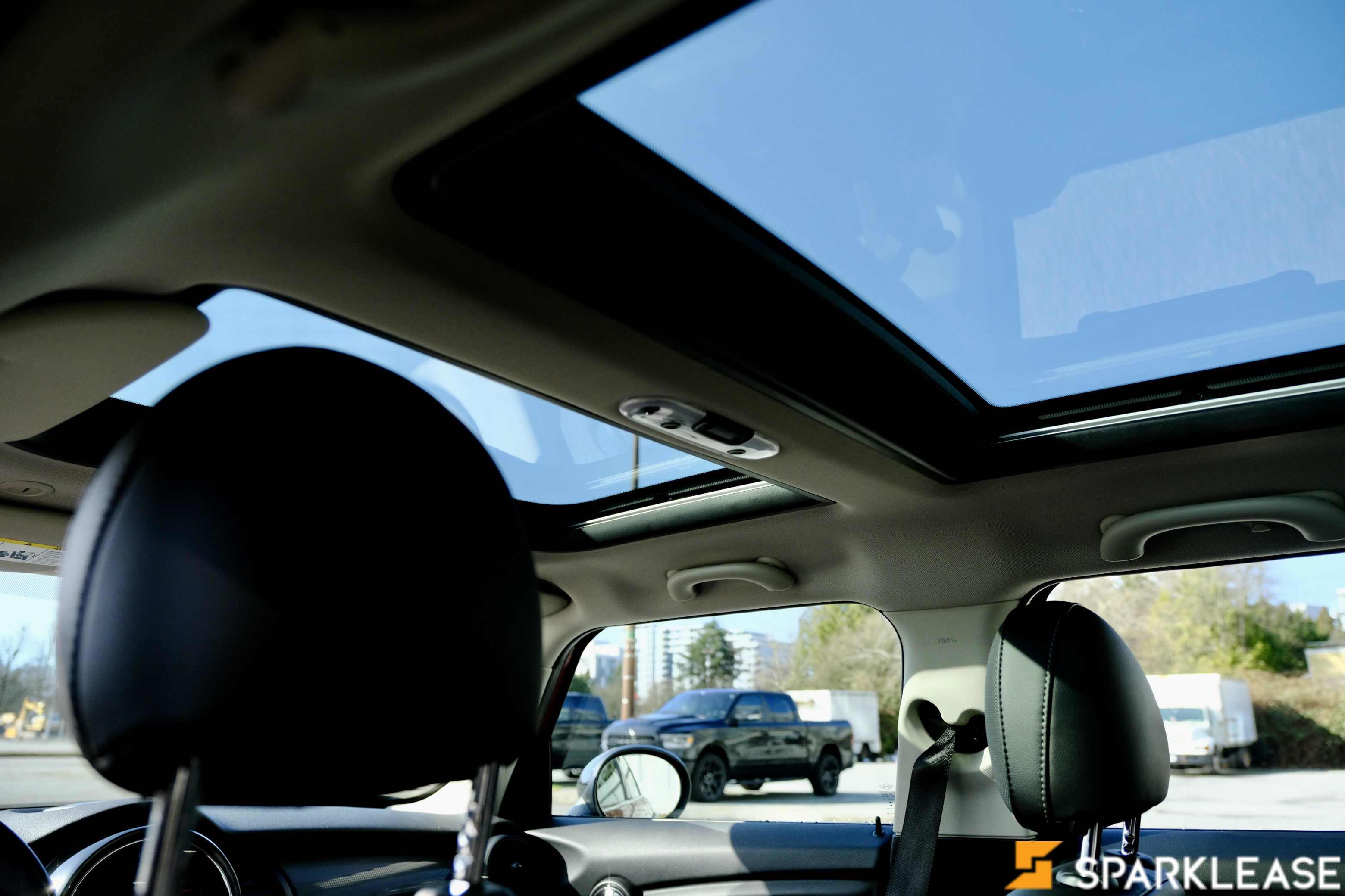 2015 MINI  Cooper Hardtop 5 Door  5dr HB , 温哥华, 五大行Finance估价