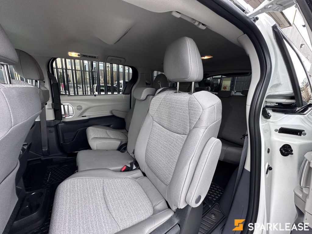 2022 Toyota  Sienna  LE 8-Passenger AWD , 温哥华, 全款车