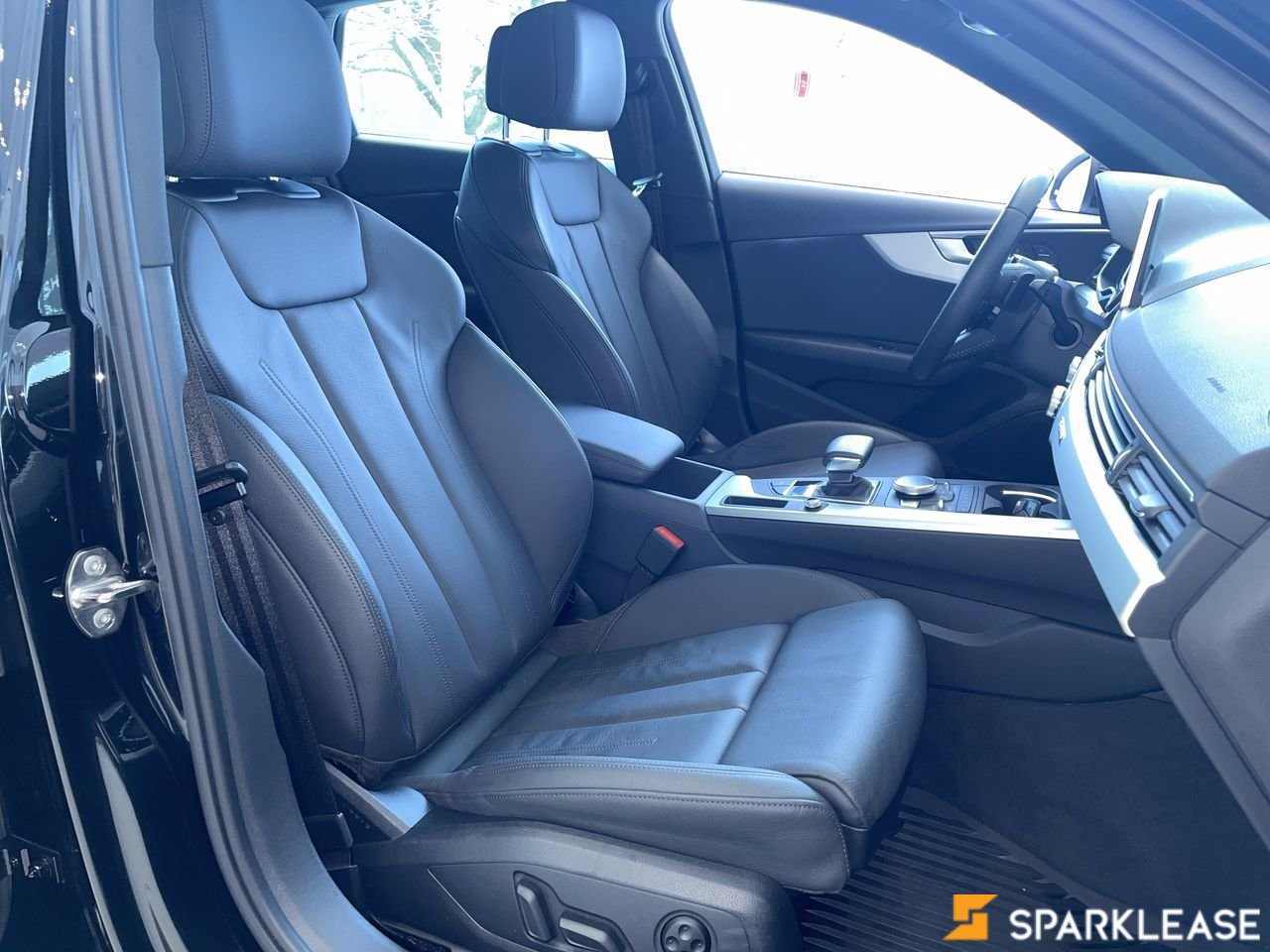 2019 Audi  A4 Sedan  Progressiv 45 TFSI quattro , 温哥华, 五大行Finance估价