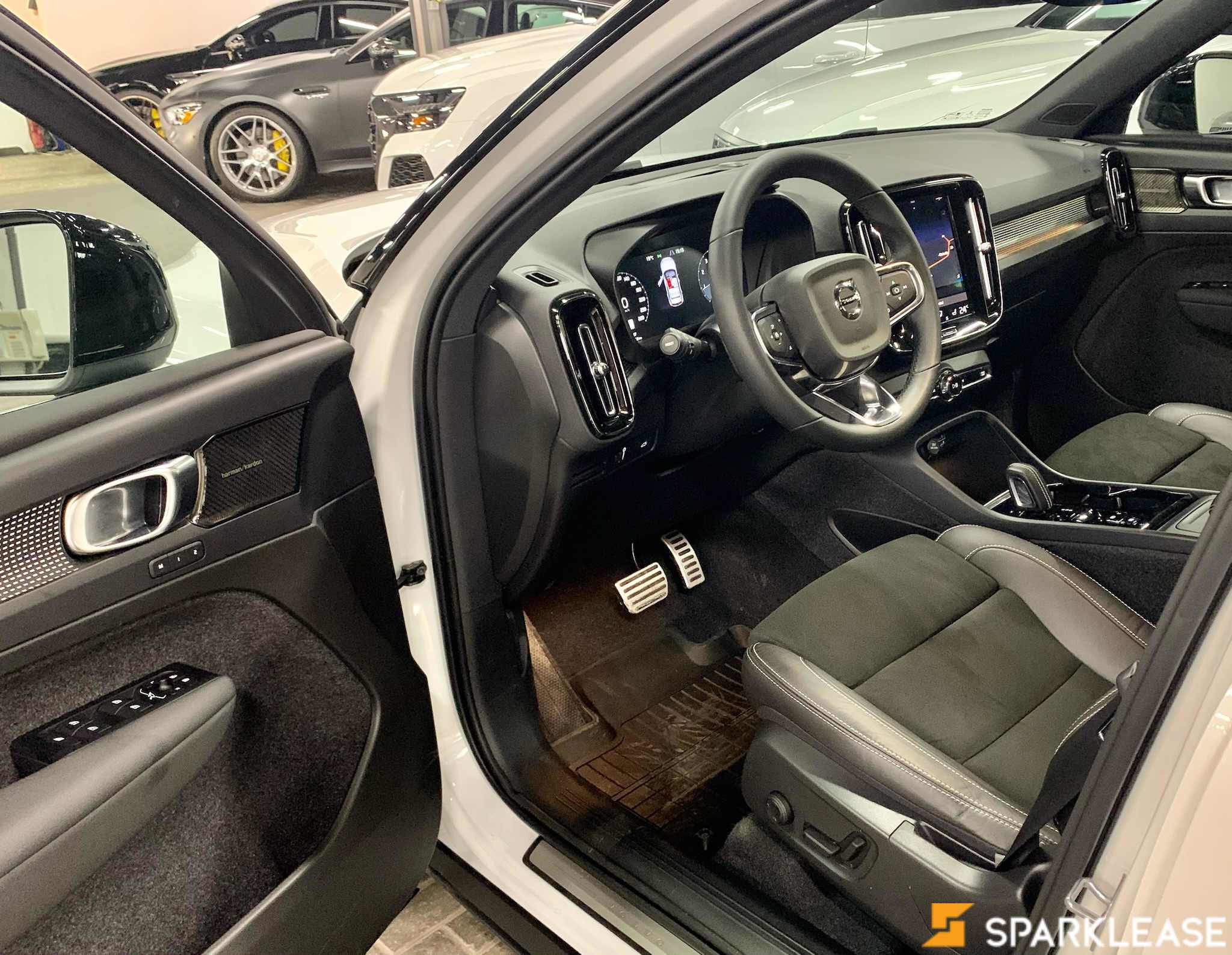 2022 Volvo XC40 T5 AWD R-Design, 多伦多, 五大行Finance估价